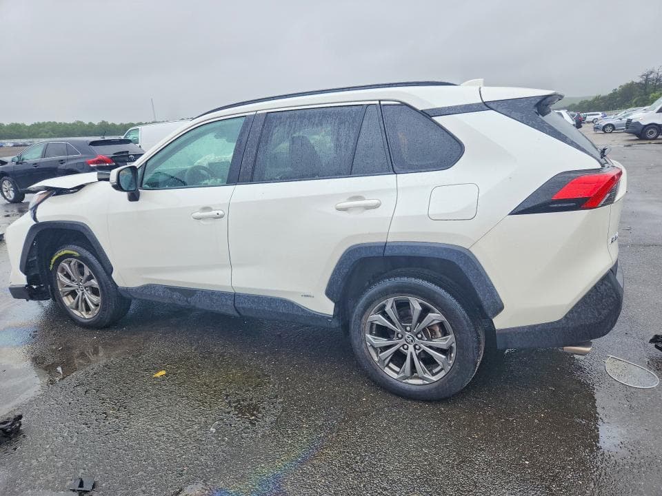 2022 TOYOTA RAV4 XLE PREMIUM 2