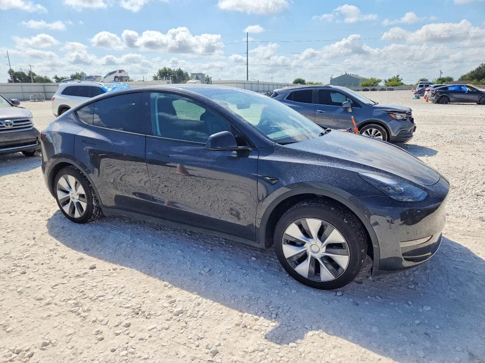 2024 TESLA MODEL Y 4