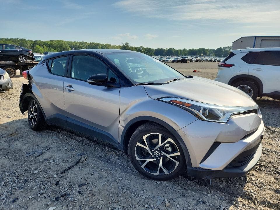 2019 TOYOTA C-HR XLE 4