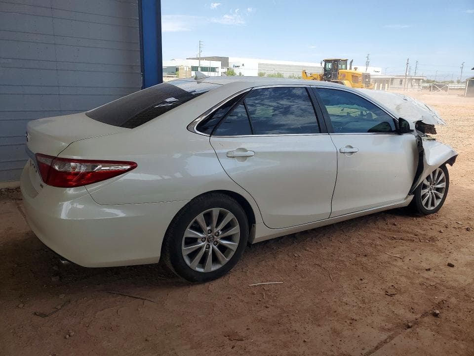 2017 TOYOTA CAMRY XLE 3