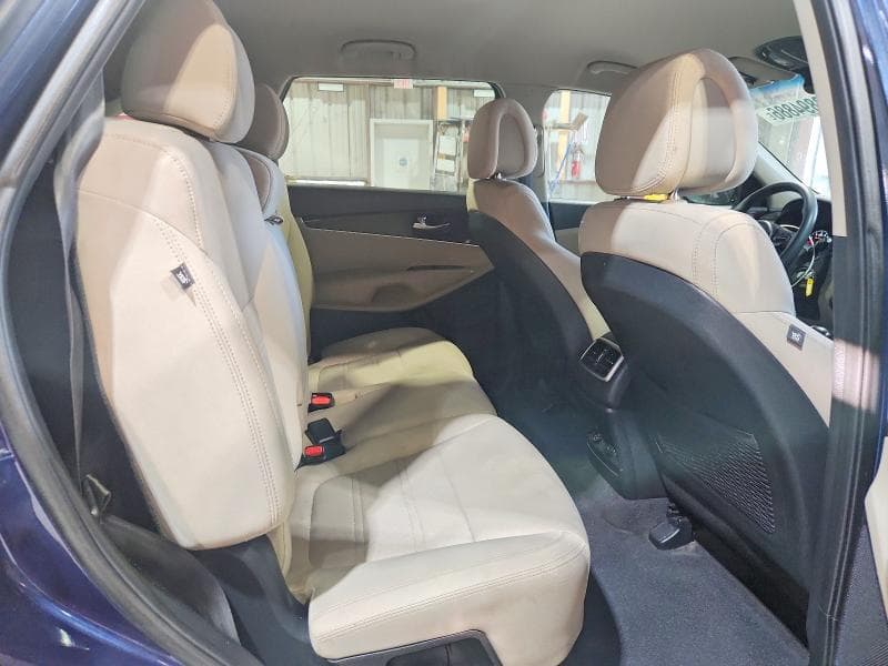 2017 KIA SORENTO LX V6 11