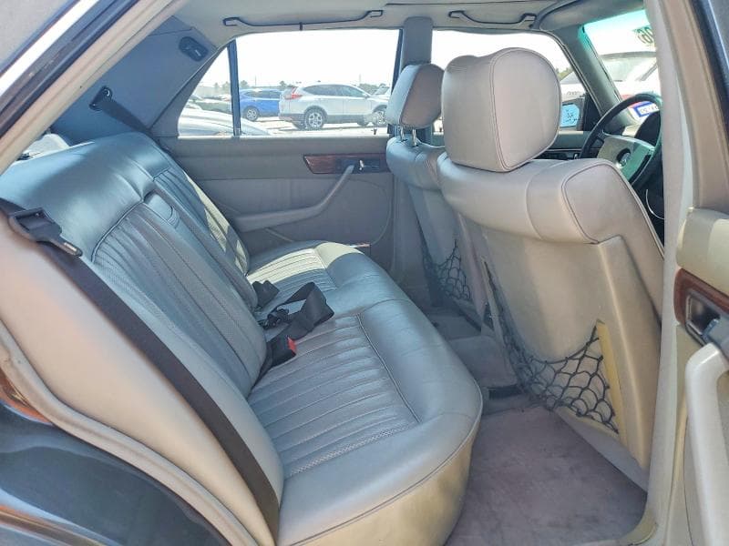 1985 MERCEDES-BENZ 300 10
