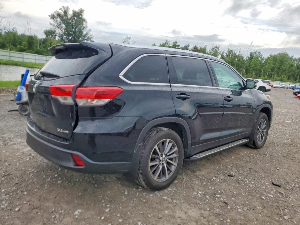 2019 TOYOTA HIGHLANDER XLE 3