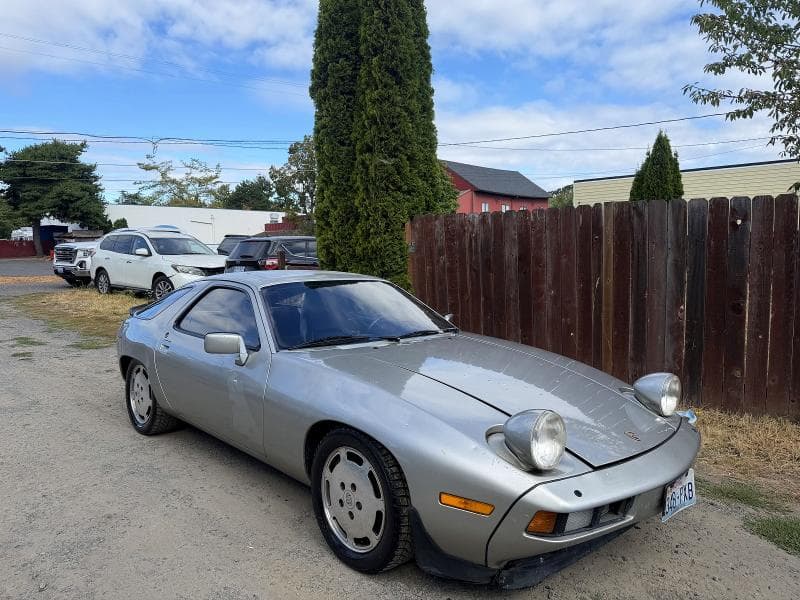 1982 PORSCHE 928 - 1