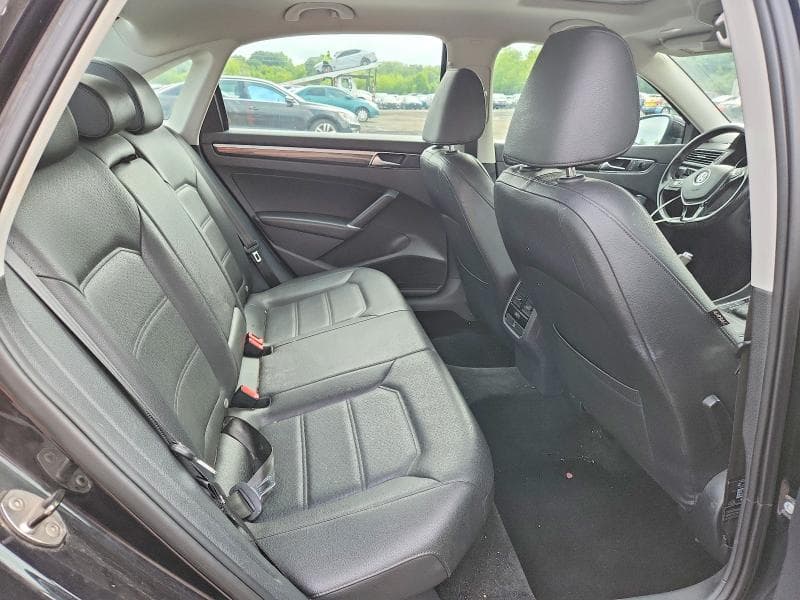 2018 VOLKSWAGEN PASSAT SE 10