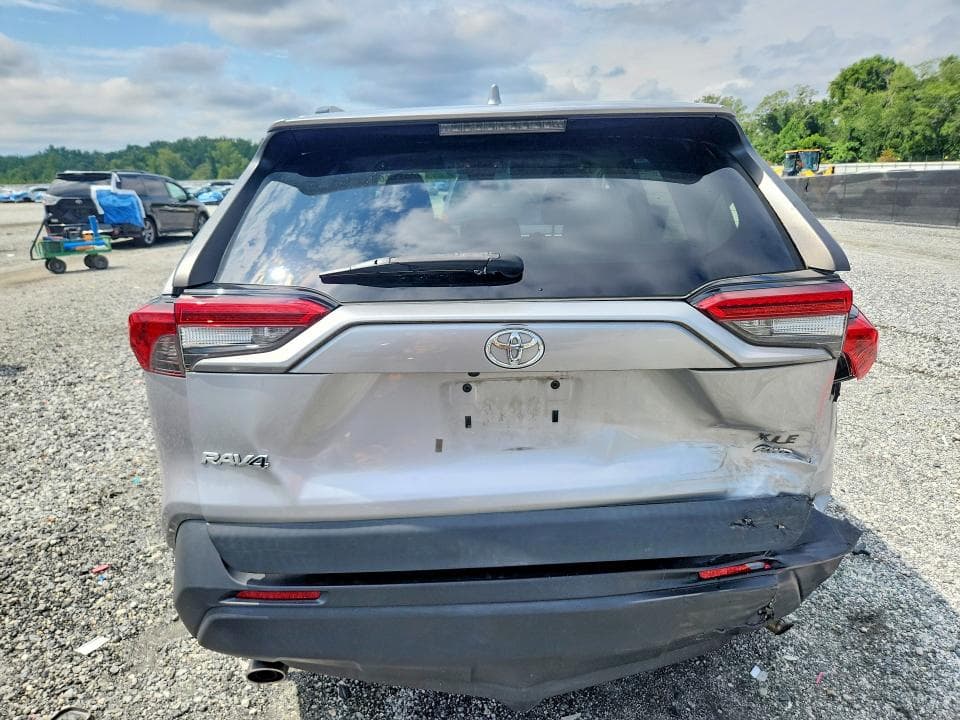 2020 TOYOTA RAV4 XLE 6