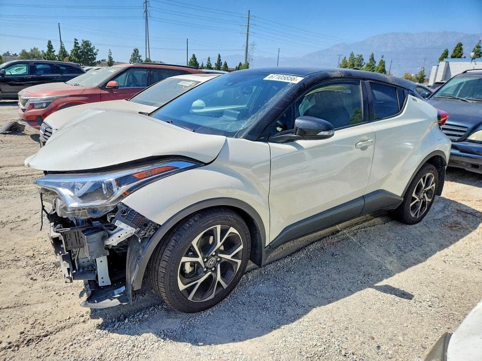 2019 TOYOTA C-HR XLE - 1