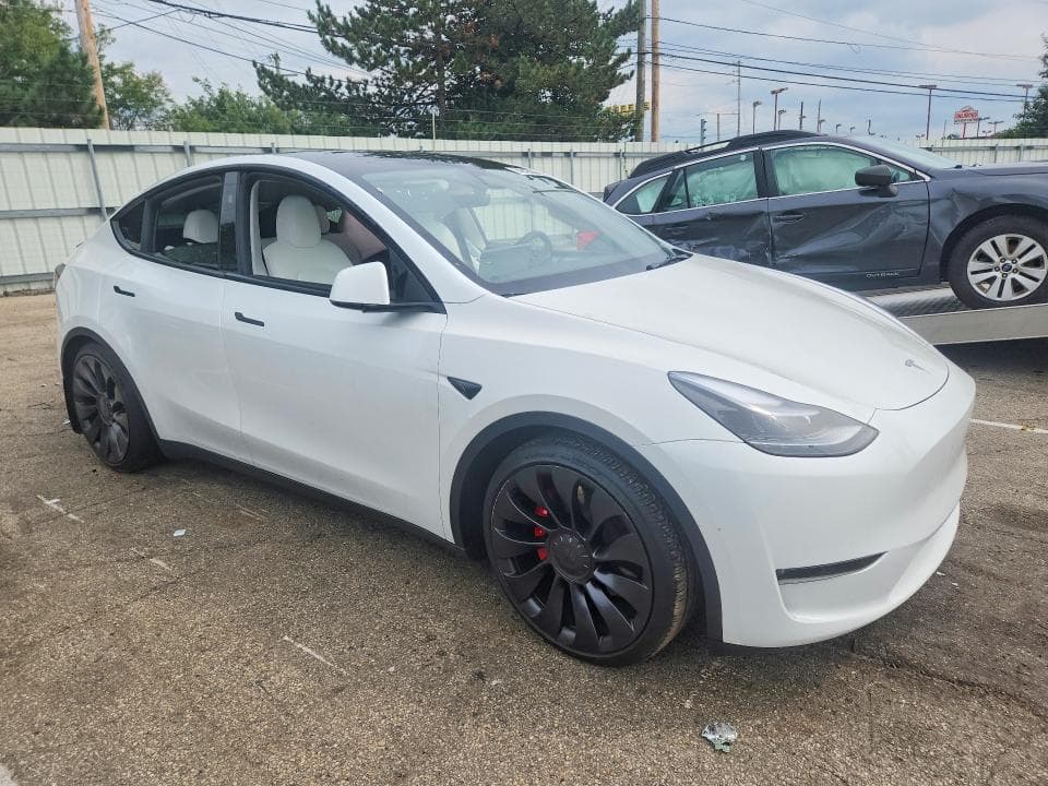 2024 TESLA MODEL Y 4