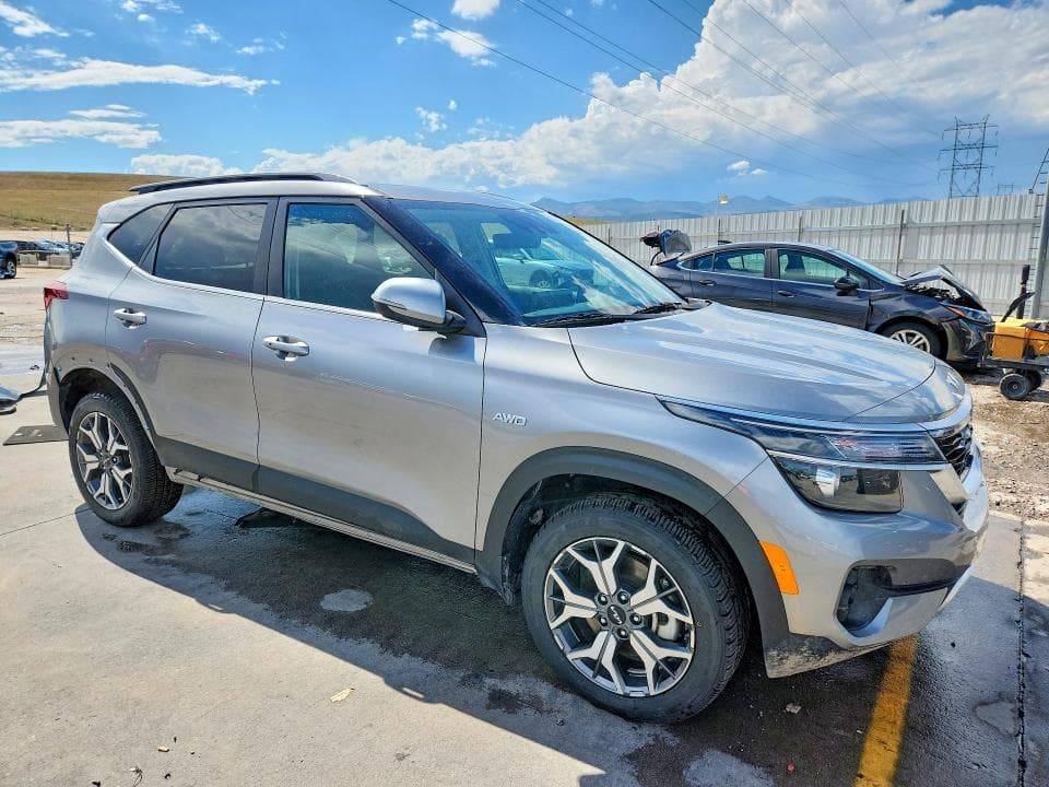 2023 KIA SELTOS EX 4