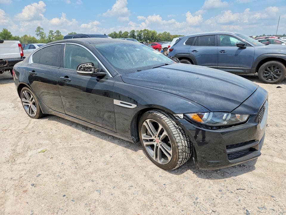 2017 JAGUAR XE PREMIUM 4