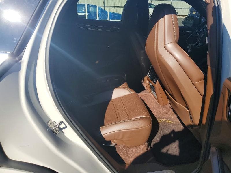 2020 PORSCHE CAYENNE S COUPE 11
