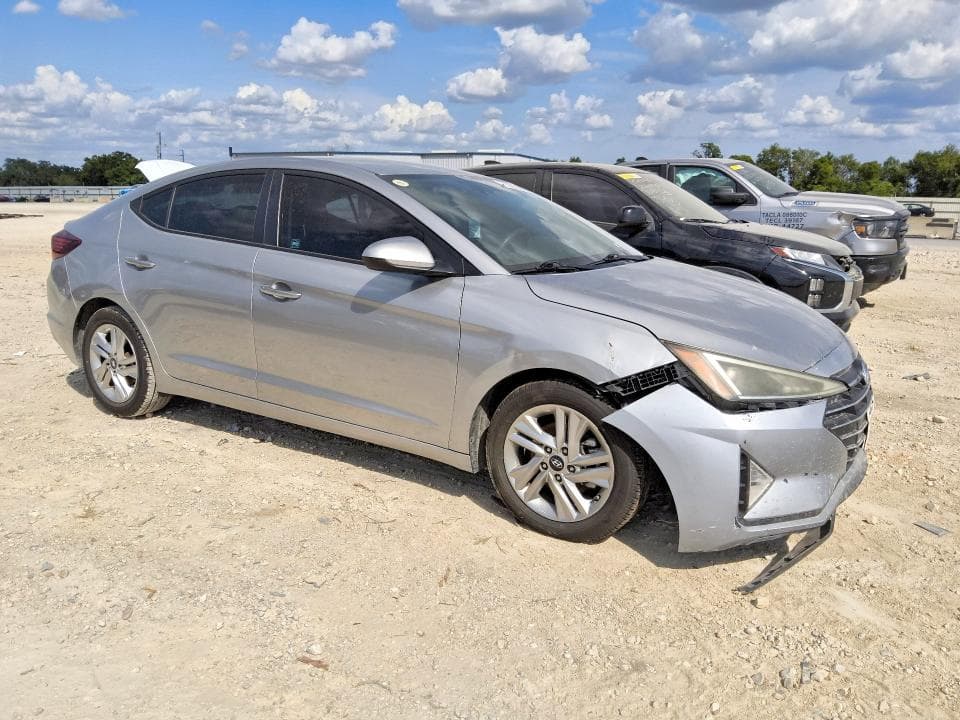 2020 HYUNDAI ELANTRA SEL 4