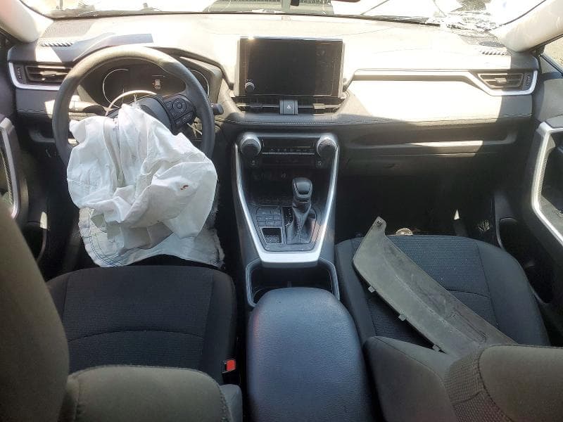 2024 TOYOTA RAV4 LE 8