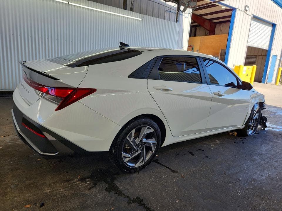 2025 HYUNDAI ELANTRA SEL SPORT 3
