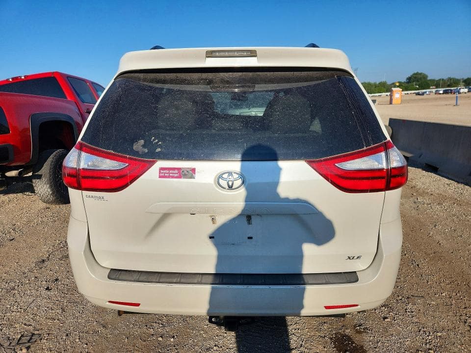 2017 TOYOTA SIENNA XLE 8-PASSENGER 6
