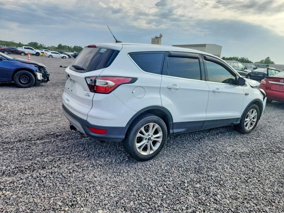 2017 FORD ESCAPE SE 3