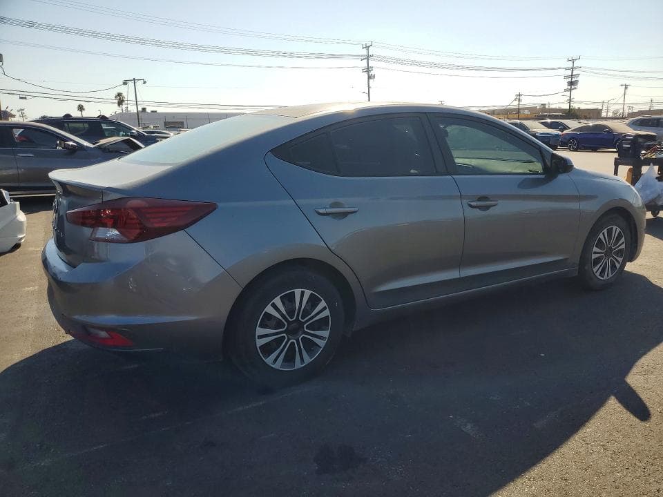 2019 HYUNDAI ELANTRA SE 3