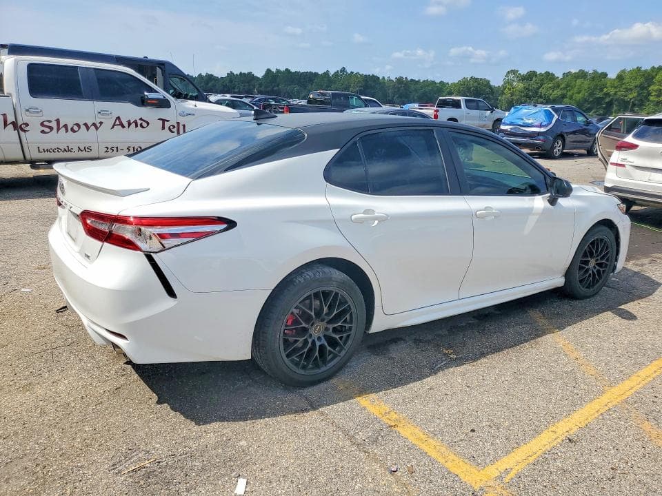 2020 TOYOTA CAMRY SE 3