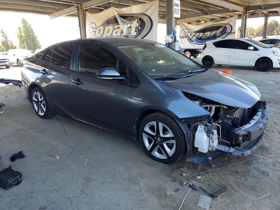 2017 TOYOTA PRIUS THREE TOURING 4