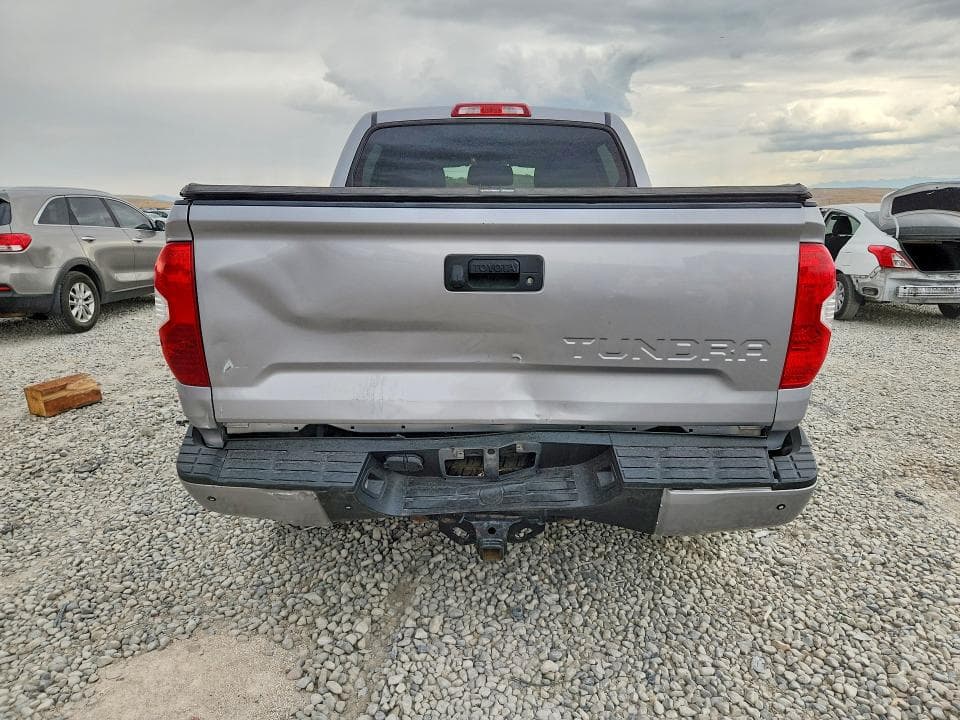 2017 TOYOTA TUNDRA SR5 6