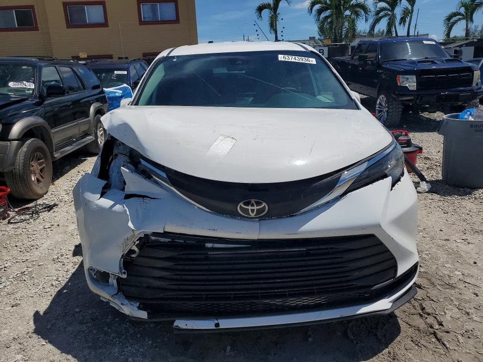 2026 TOYOTA SIENNA LE 5