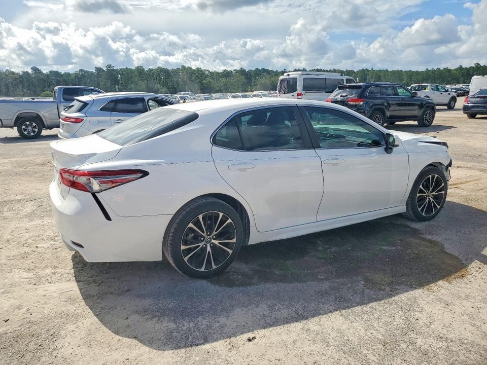 2018 TOYOTA CAMRY SE 3