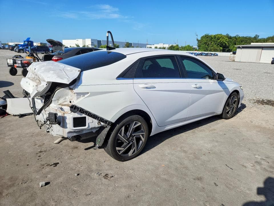 2024 HYUNDAI ELANTRA SEL 3
