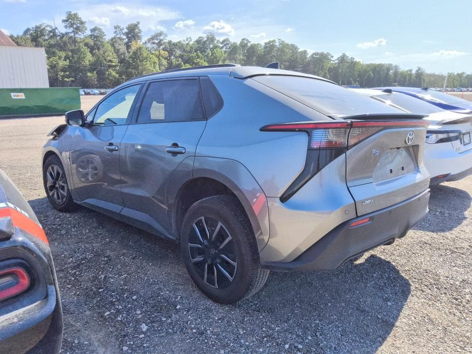 2026 TOYOTA BZ XLE 2