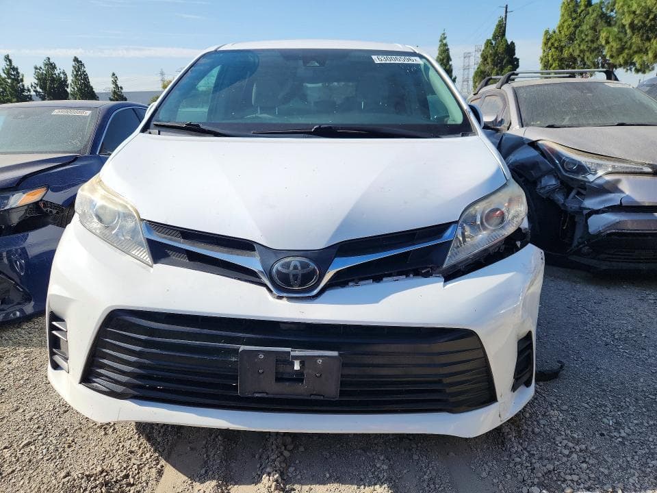 2018 TOYOTA SIENNA LE 5