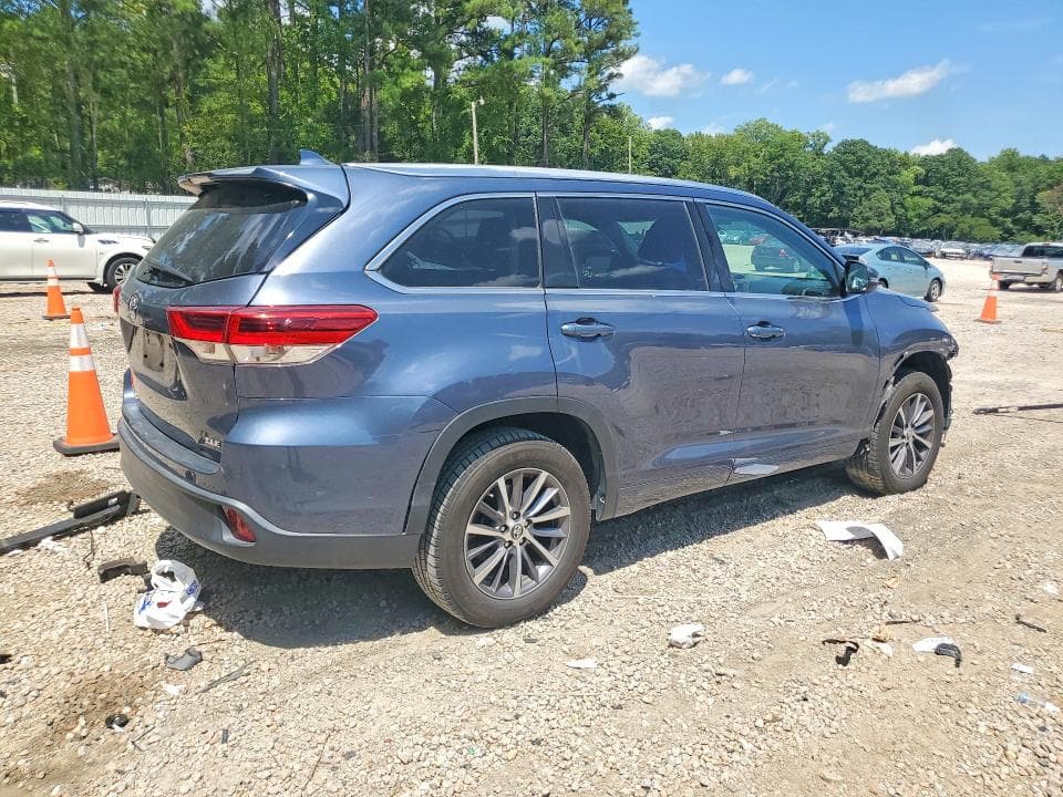 2018 TOYOTA HIGHLANDER XLE 3