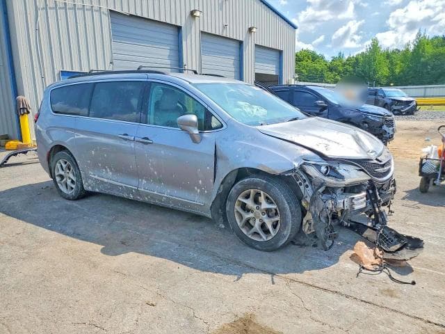 2017 CHRYSLER PACIFICA TOURING L 4