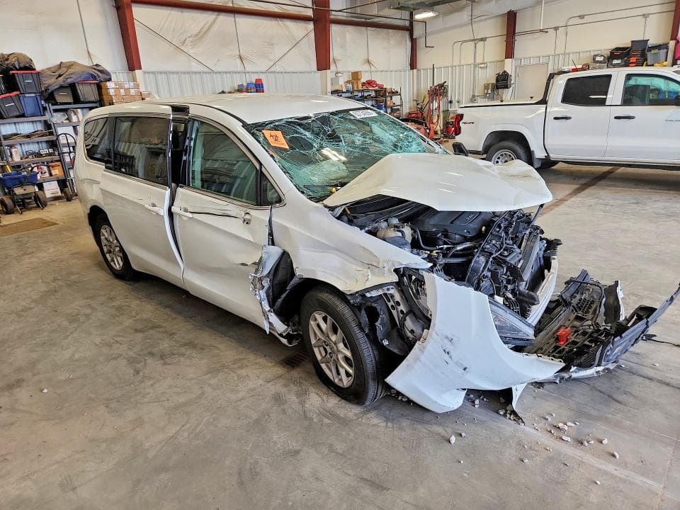 2017 CHRYSLER PACIFICA LX 4
