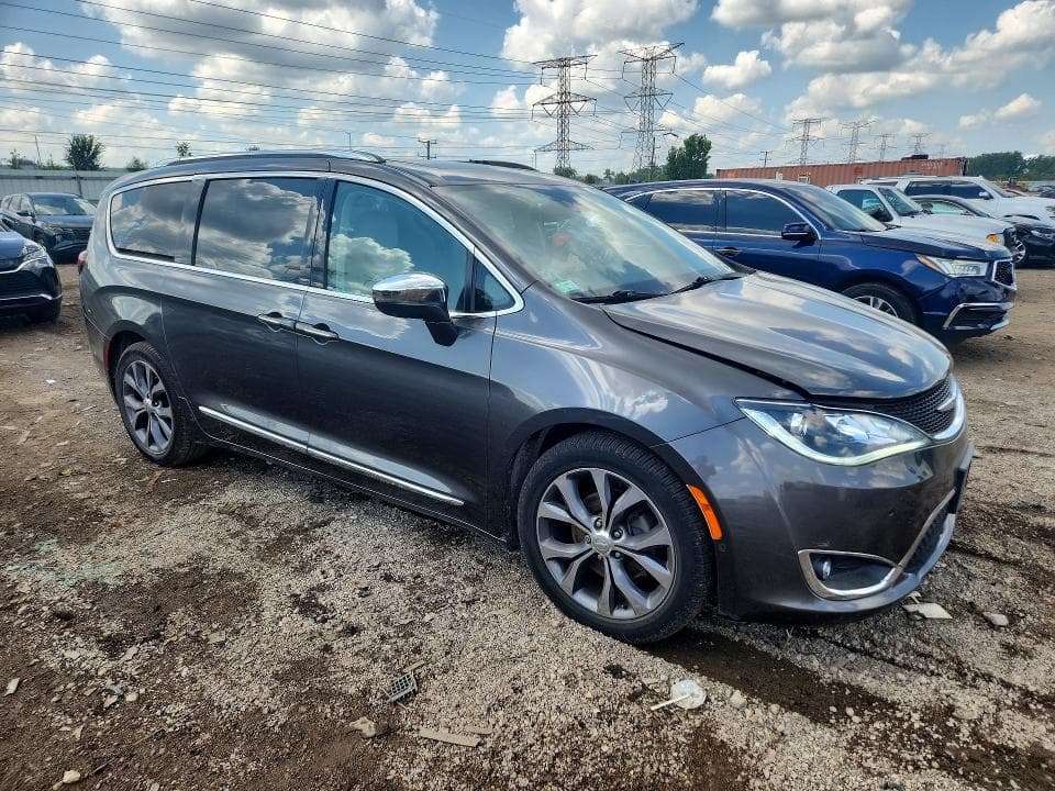 2017 CHRYSLER PACIFICA LIMITED 4