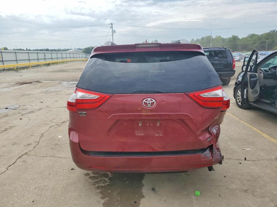 2018 TOYOTA SIENNA XLE PREMIUM 8-PASSENGER 6