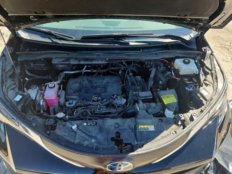 2024 TOYOTA SIENNA XLE 12