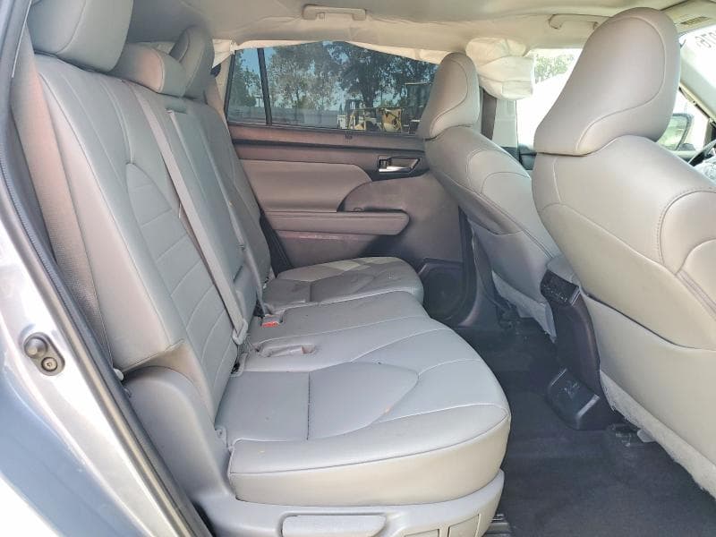 2023 TOYOTA HIGHLANDER XLE 10