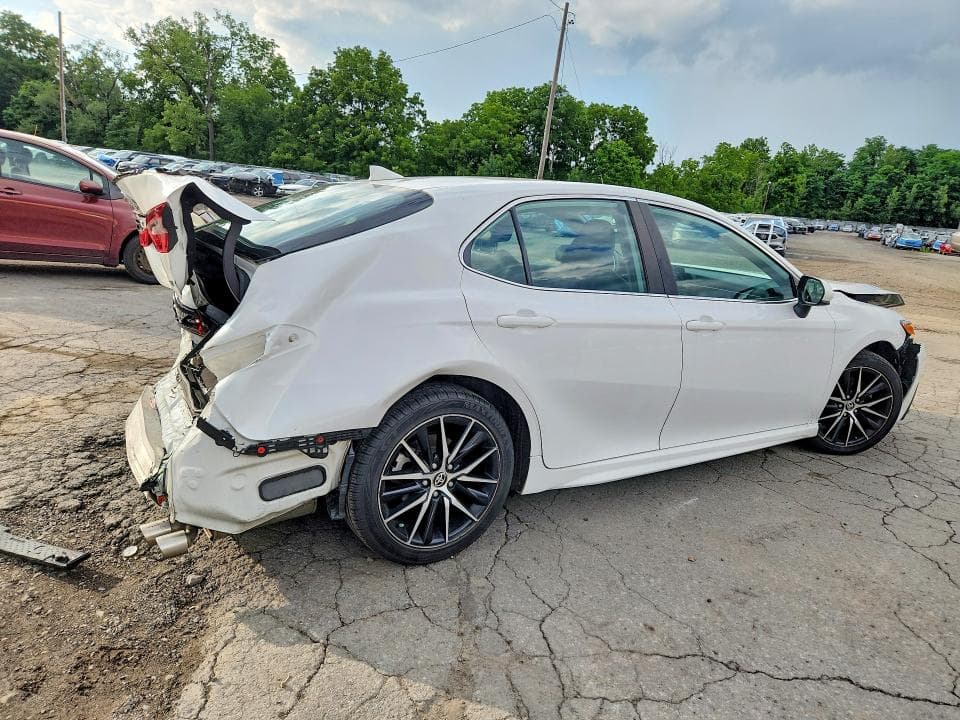 2021 TOYOTA CAMRY SE SE 3