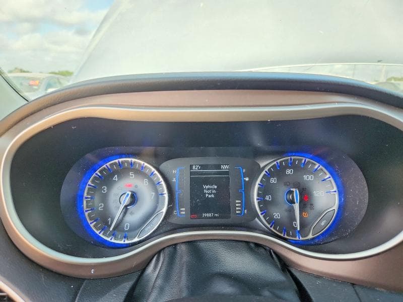 2023 CHRYSLER VOYAGER LX 9