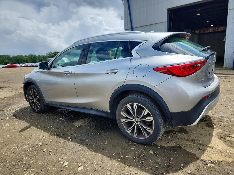 2017 INFINITI QX30 LUXURY 2