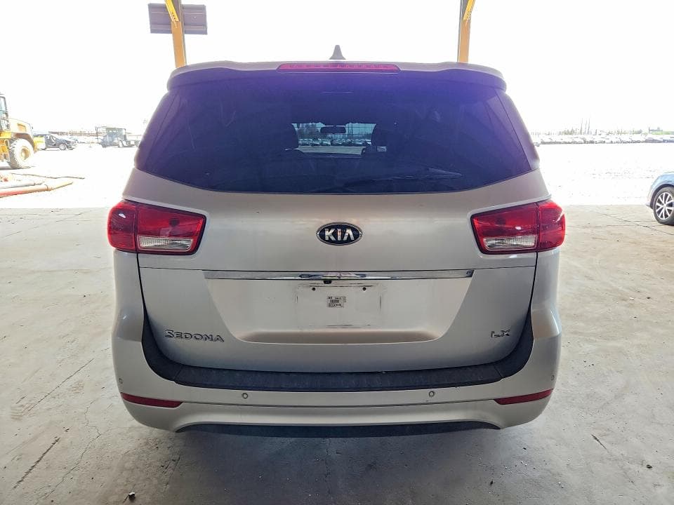 2017 KIA SEDONA LX 6