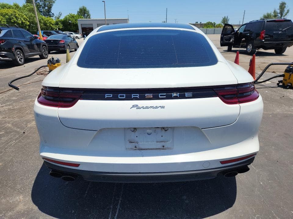 2018 PORSCHE PANAMERA 4 6