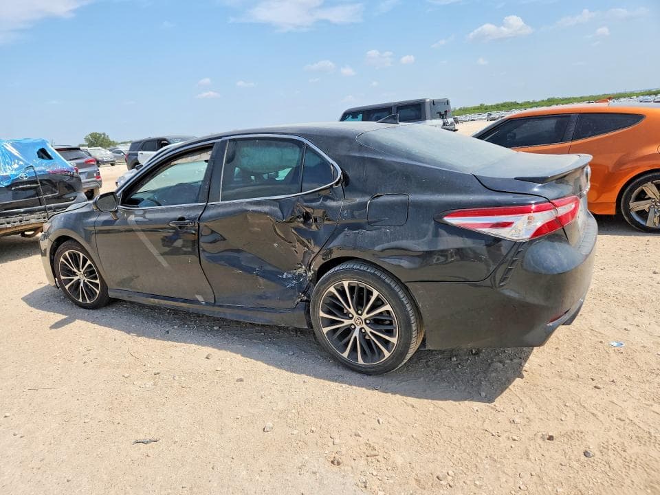 2020 TOYOTA CAMRY SE 2