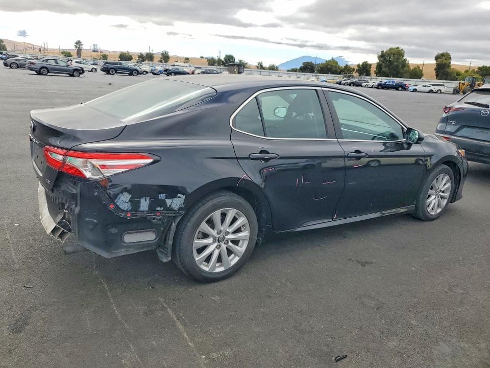 2018 TOYOTA CAMRY LE 3