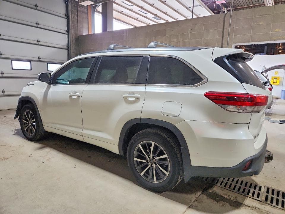 2017 TOYOTA HIGHLANDER XLE 2