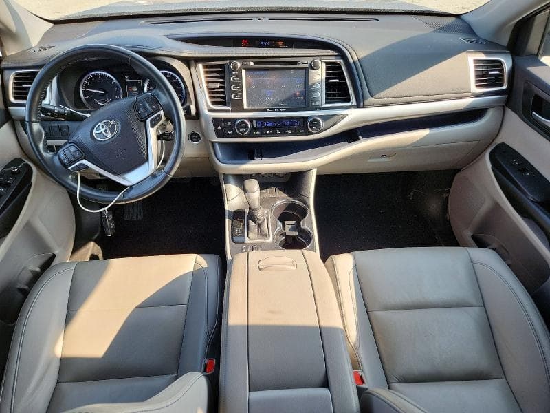 2019 TOYOTA HIGHLANDER XLE 8