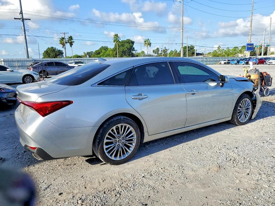 2019 TOYOTA AVALON LIMITED 3