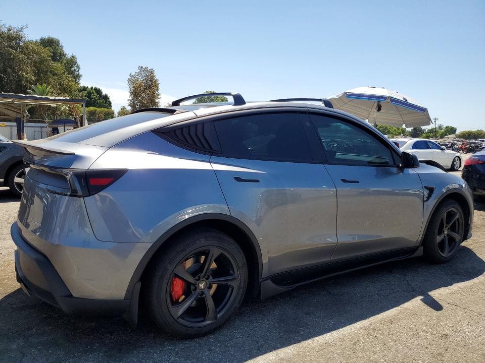 2026 TESLA MODEL Y 3