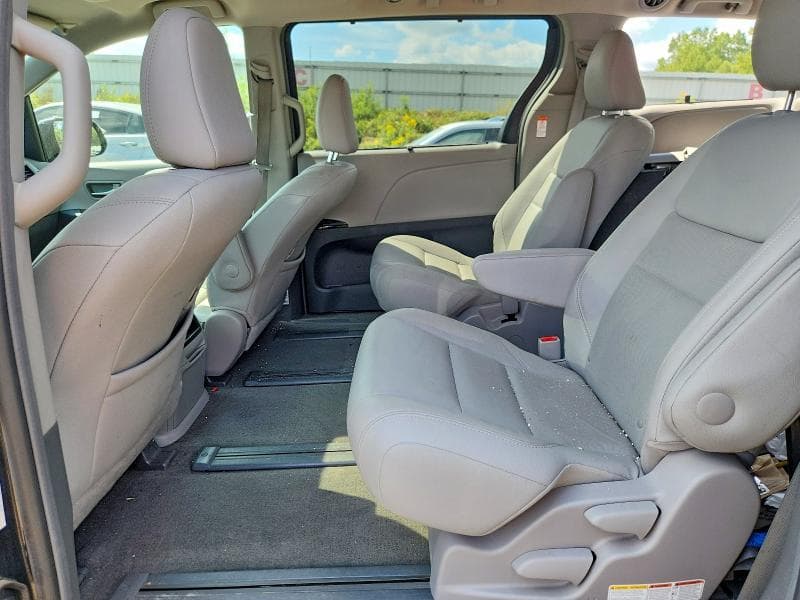 2017 TOYOTA SIENNA XLE 7-PASSENGER 11