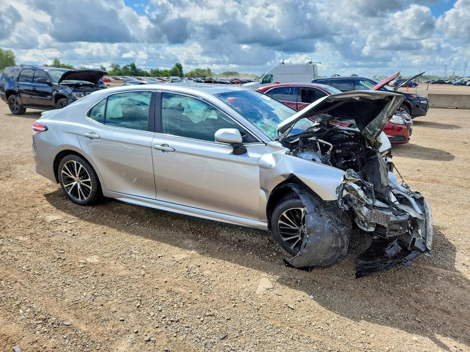 2020 TOYOTA CAMRY SE 4