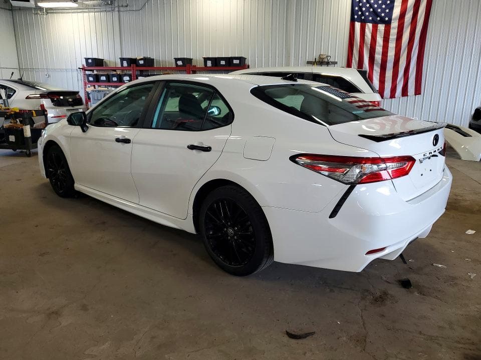2019 TOYOTA CAMRY SE 2